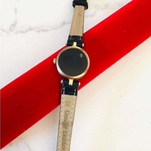 Authentic GUCCI watch ❤️ SO CUTE💖 - Picture 5 of 13